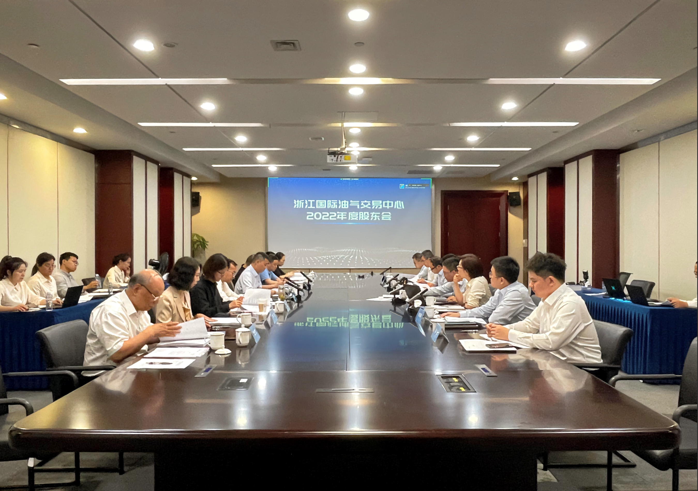 股東會(huì)合照(1).png